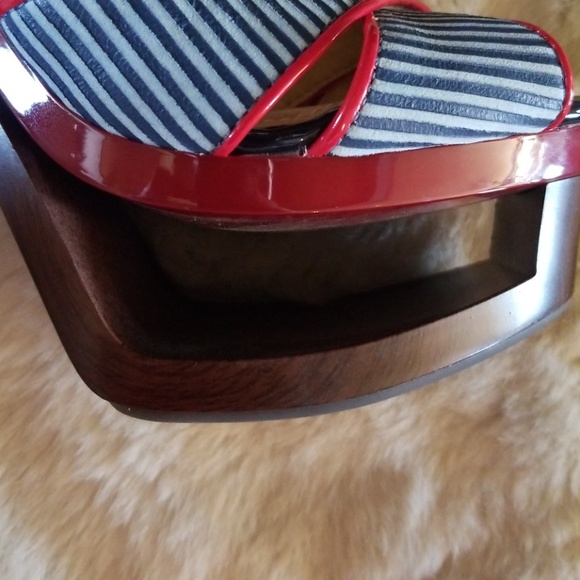 Gianni Bini blue stripped unique heels size 9 - Picture 3 of 8